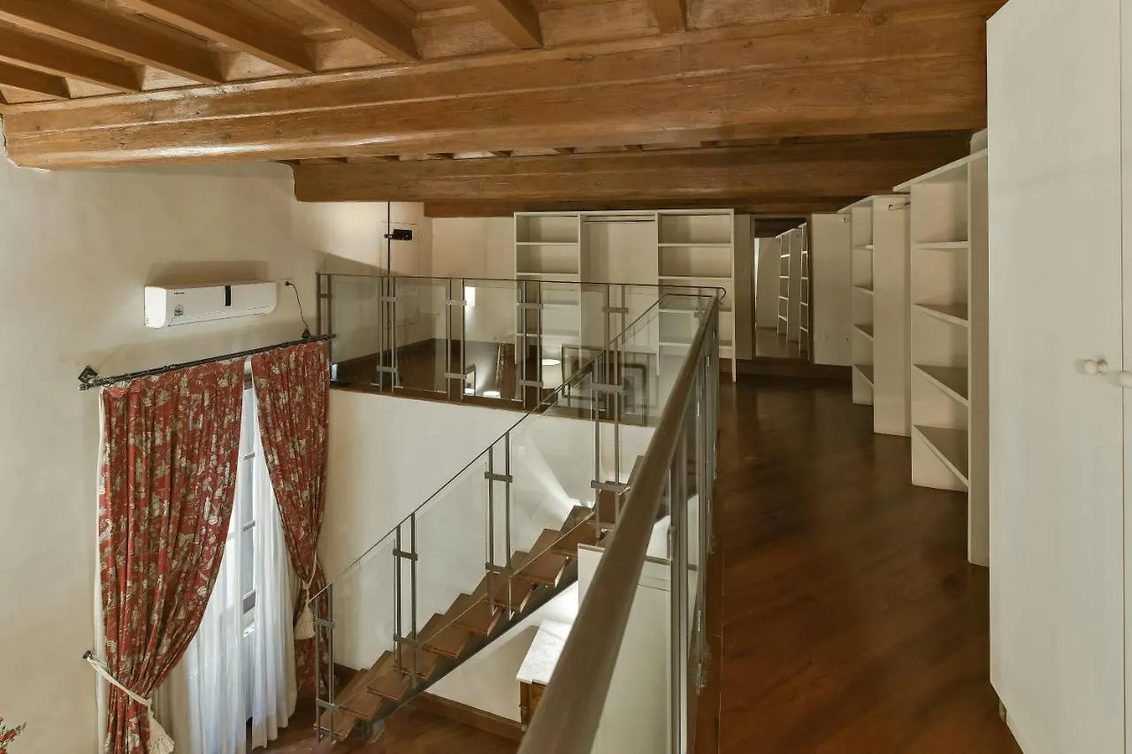 Raffaello Apartment With Fireplace In Oltrarno Firenze Italia