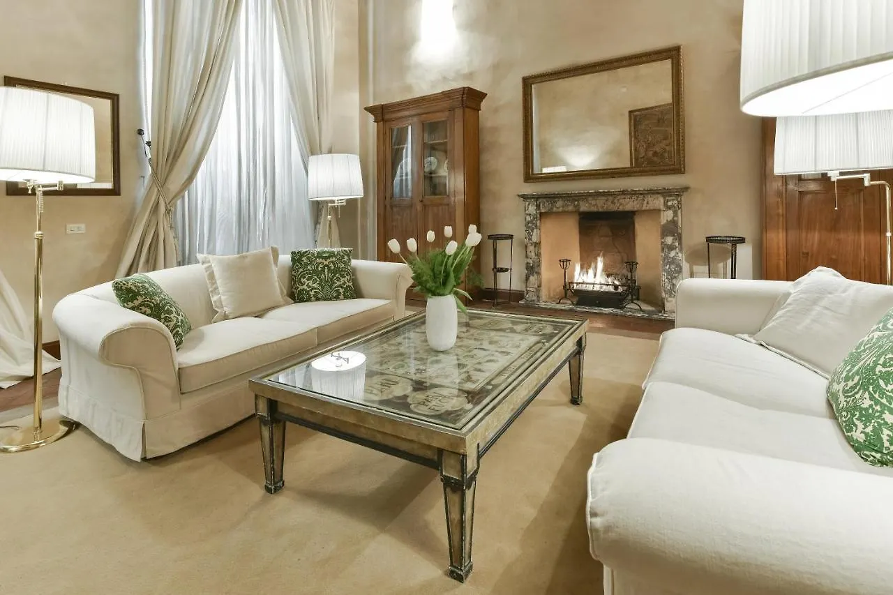 Raffaello Apartment With Fireplace In Oltrarno Firenze