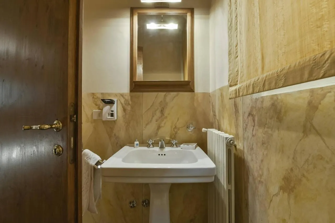 Raffaello Apartment With Fireplace In Oltrarno Firenze